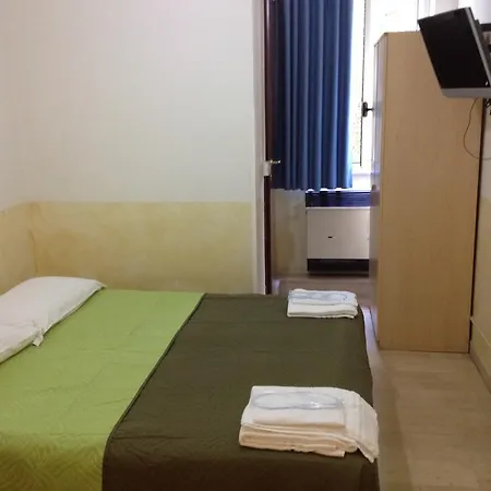 罗马旅馆 *