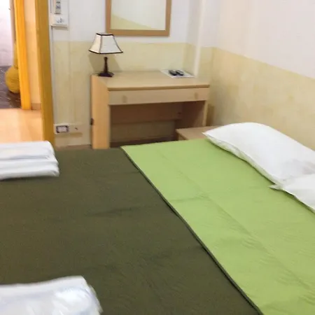 招待所 罗马旅馆 *
